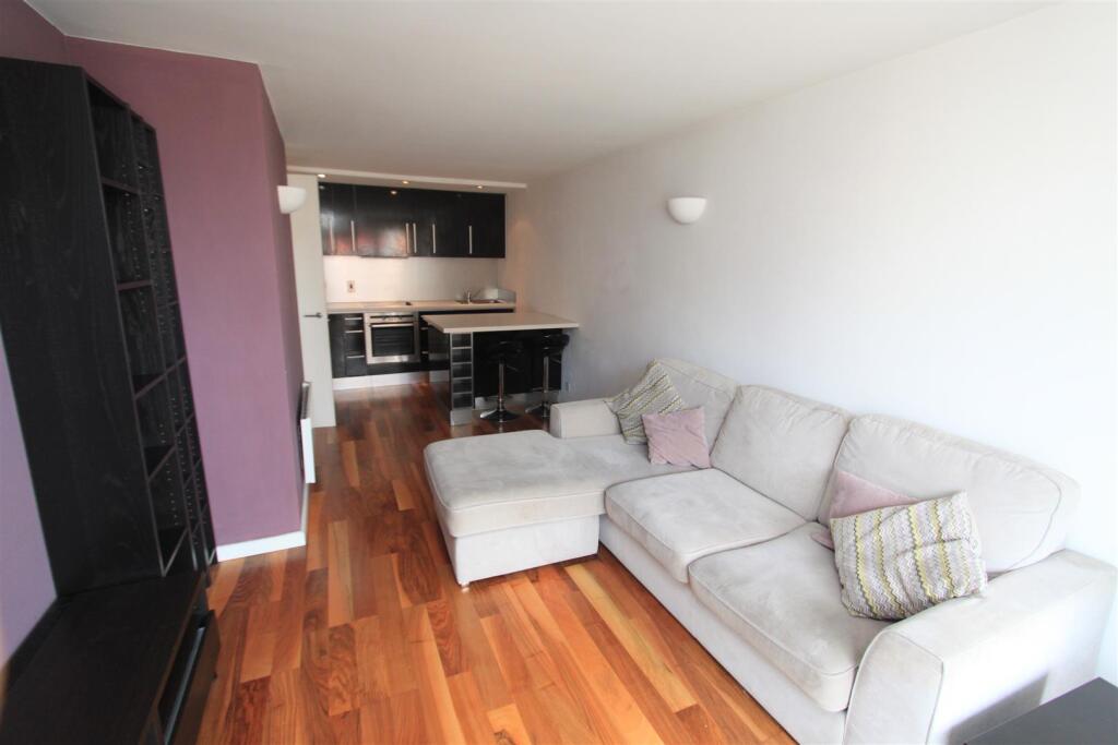 2 bed 1st Floor Flat for rent in Leeds. From Parklane - Leeds