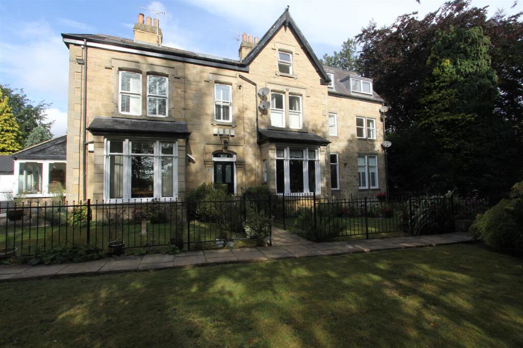 2 bed 1st Floor Flat for rent in Shadwell. From Parklane - Leeds