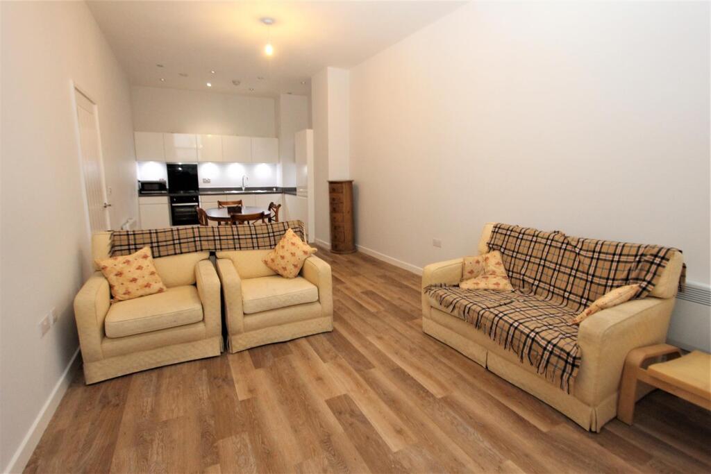 2 bed 1st Floor Flat for rent in Leeds. From Parklane - Leeds
