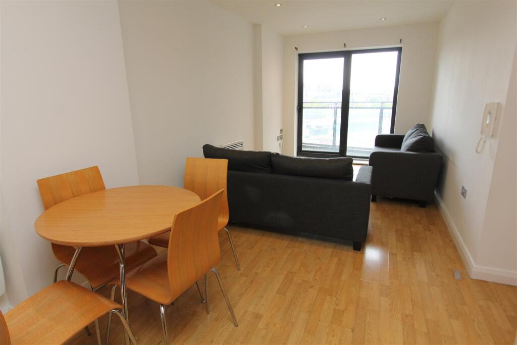 2 bed 1st Floor Flat for rent in Leeds. From Parklane - Leeds