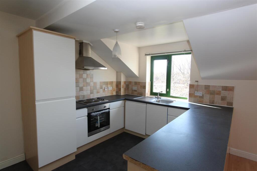 2 bed 1st Floor Flat for rent in Leeds. From Parklane - Leeds