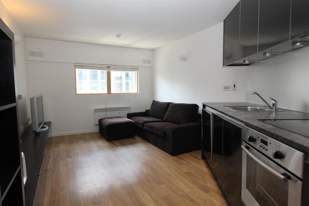 1 bed 1st Floor Flat for rent in Leeds. From Parklane - Leeds