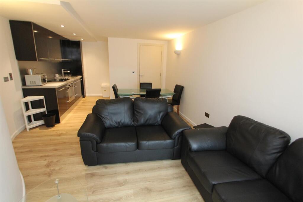 2 bed 1st Floor Flat for rent in Leeds. From Parklane - Leeds