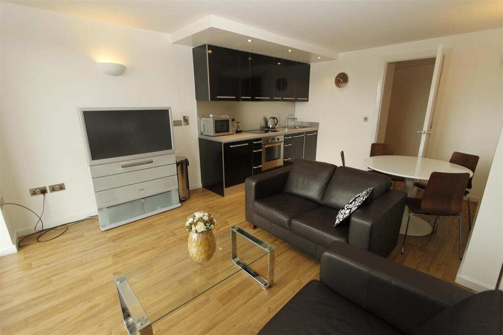 2 bed 1st Floor Flat for rent in Leeds. From Parklane - Leeds