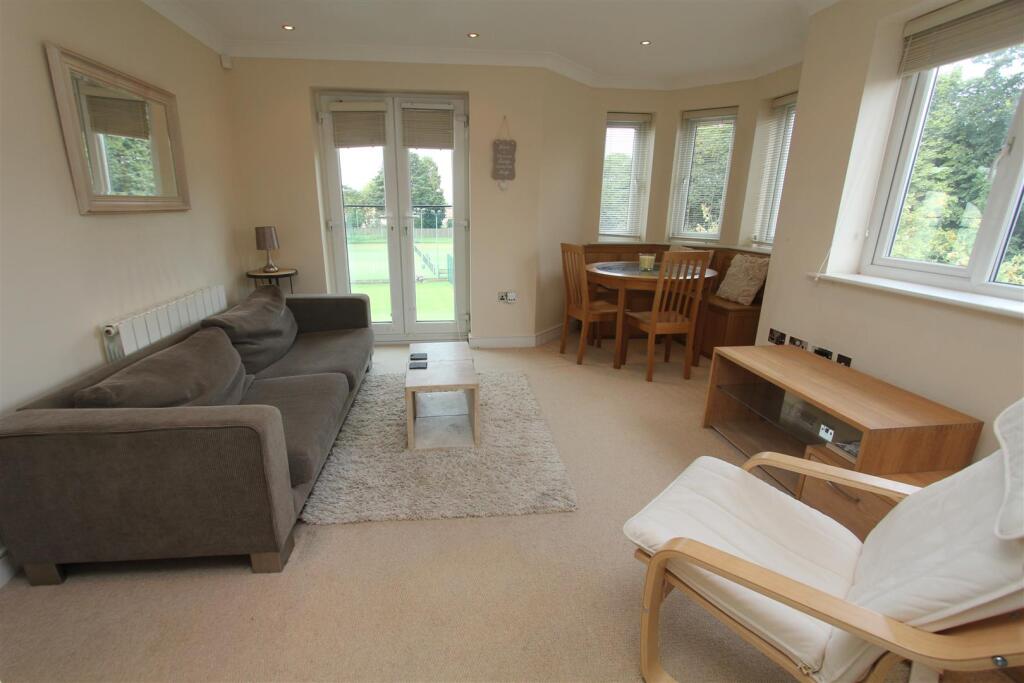 2 bed 1st Floor Flat for rent in Leeds. From Parklane - Leeds
