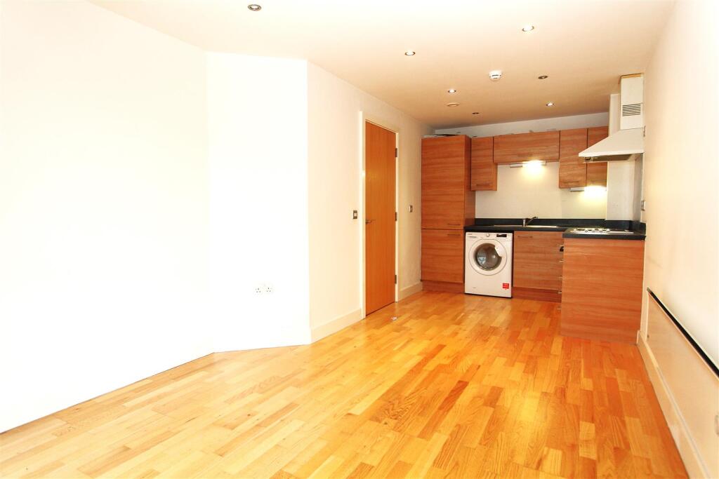 1 bed 1st Floor Flat for rent in Leeds. From Parklane - Leeds