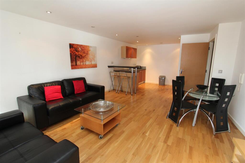 2 bed 1st Floor Flat for rent in Leeds. From Parklane - Leeds