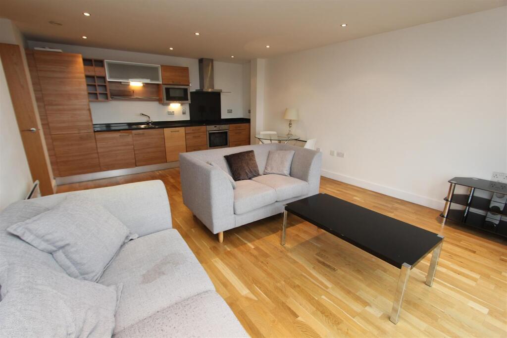 2 bed 1st Floor Flat for rent in Leeds. From Parklane - Leeds