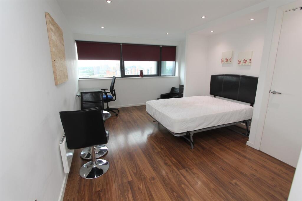 4 bed Studio for rent in Leeds. From Parklane - Leeds 4 bed Studio for rent in Leeds. From Parklane - Leeds