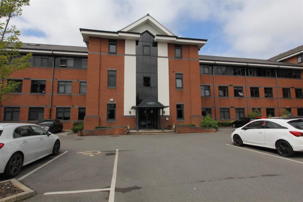 4 bed Studio for rent in Pudsey. From Parklane - Leeds