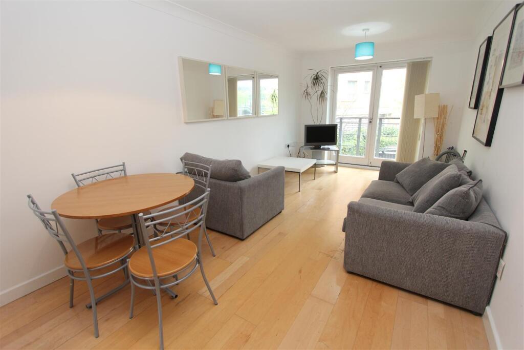 2 bed 1st Floor Flat for rent in Leeds. From Parklane - Leeds