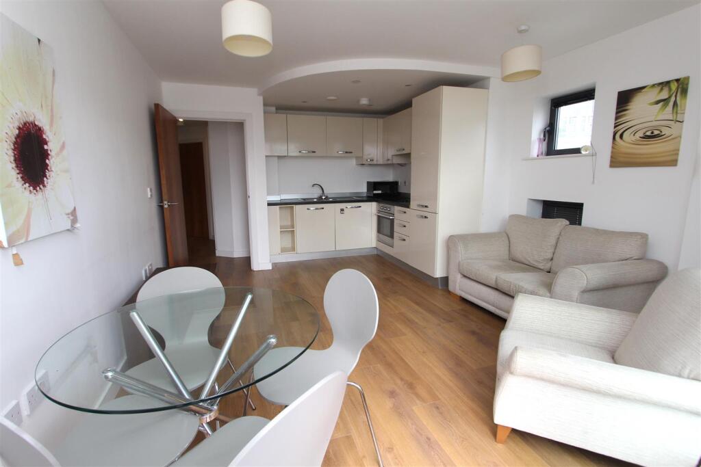 2 bed 1st Floor Flat for rent in Leeds. From Parklane - Leeds