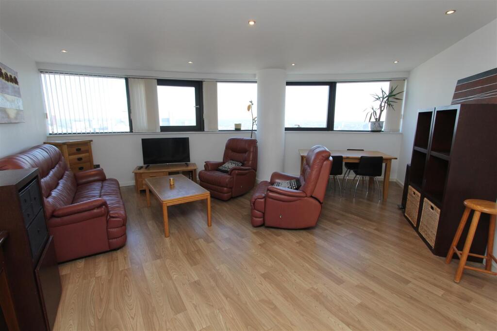 2 bed 1st Floor Flat for rent in Leeds. From Parklane - Leeds