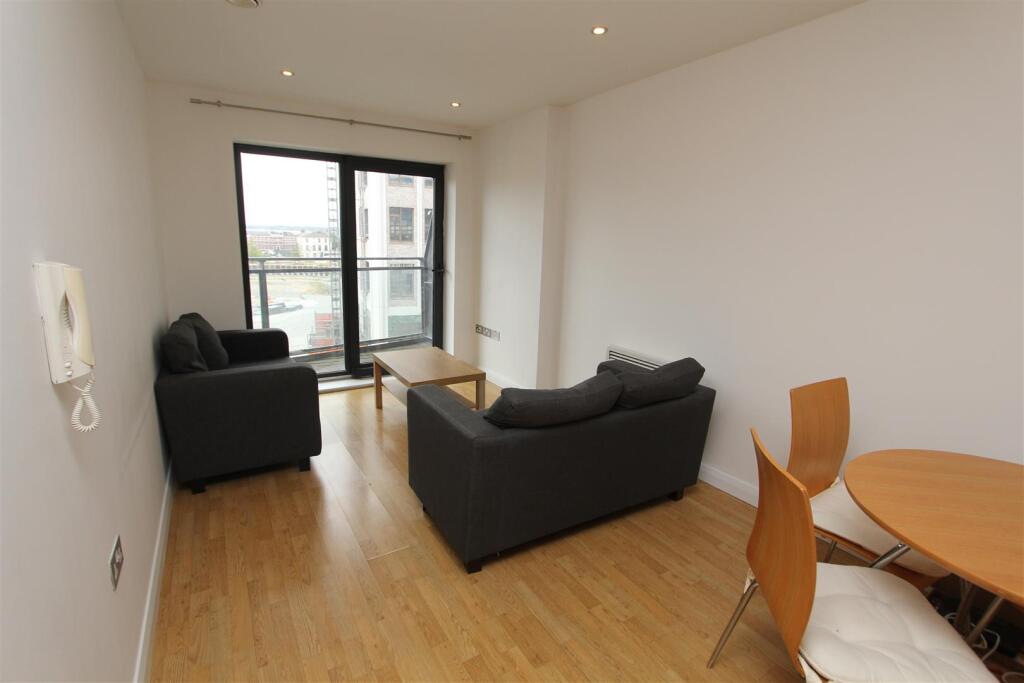 2 bed 1st Floor Flat for rent in Leeds. From Parklane - Leeds