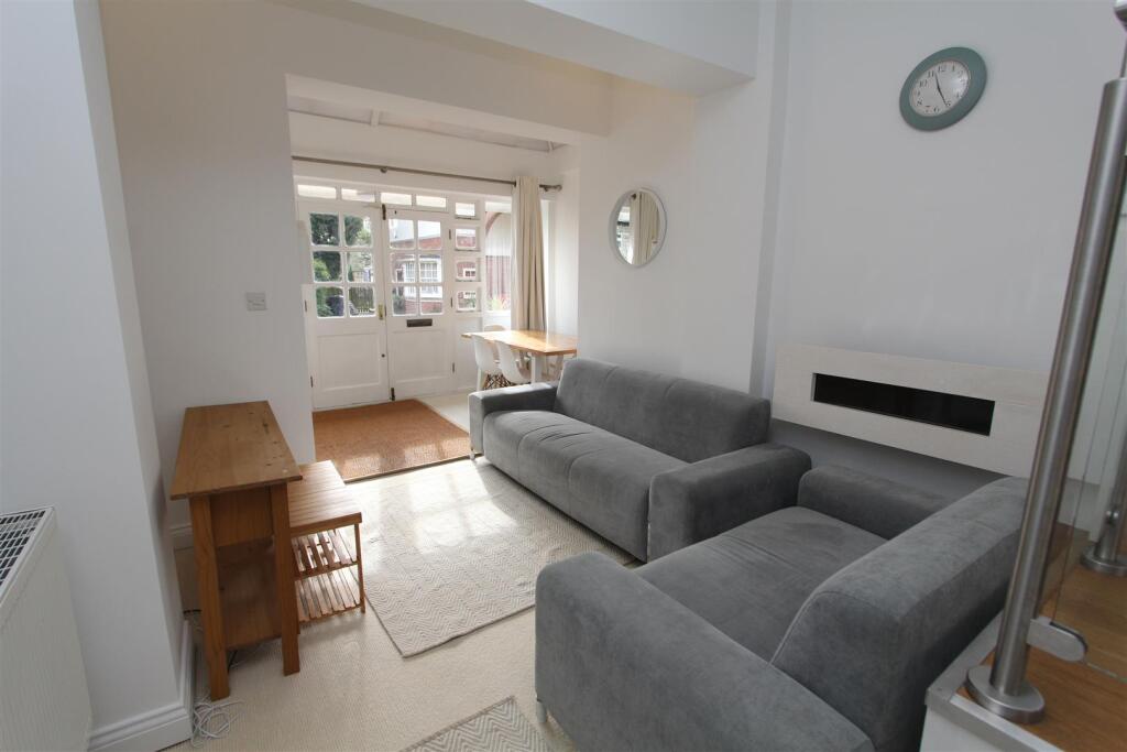 2 bed Mid Terraced House for rent in Leeds. From Parklane - Leeds