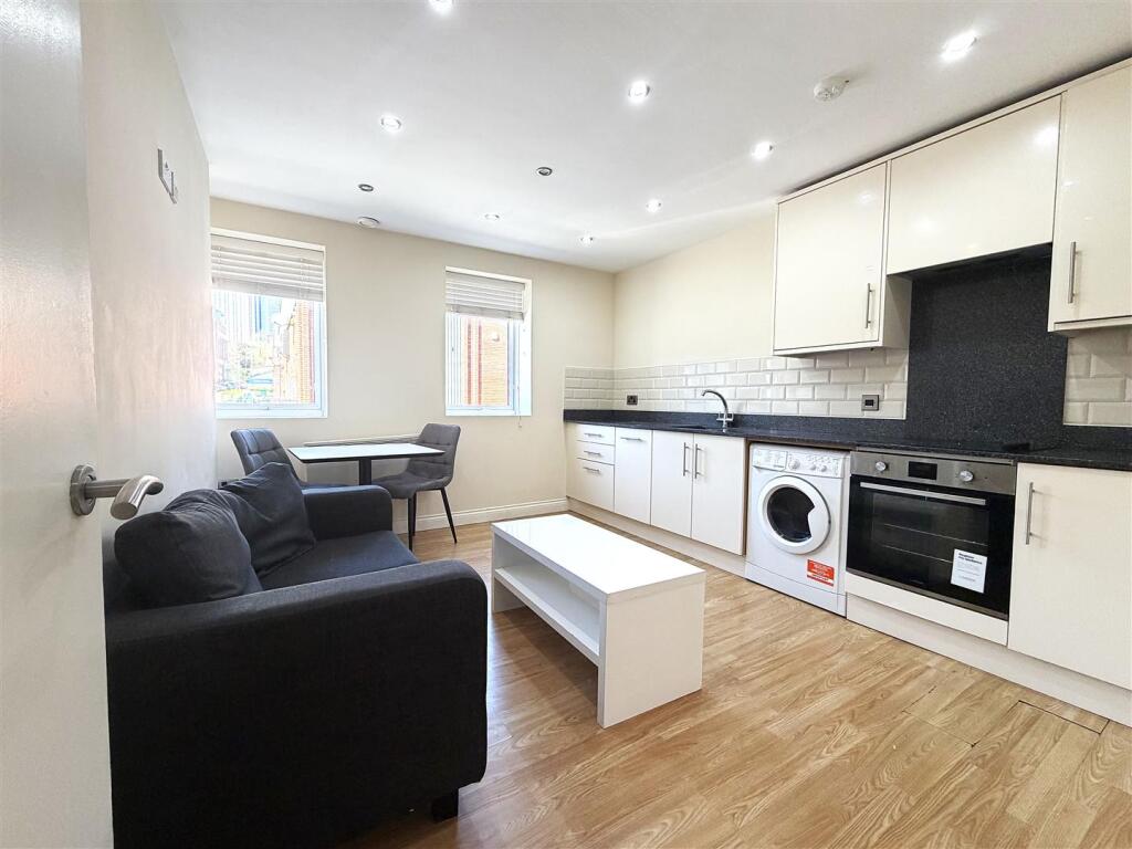 1 bed 1st Floor Flat for rent in Leeds. From Parklane - Leeds