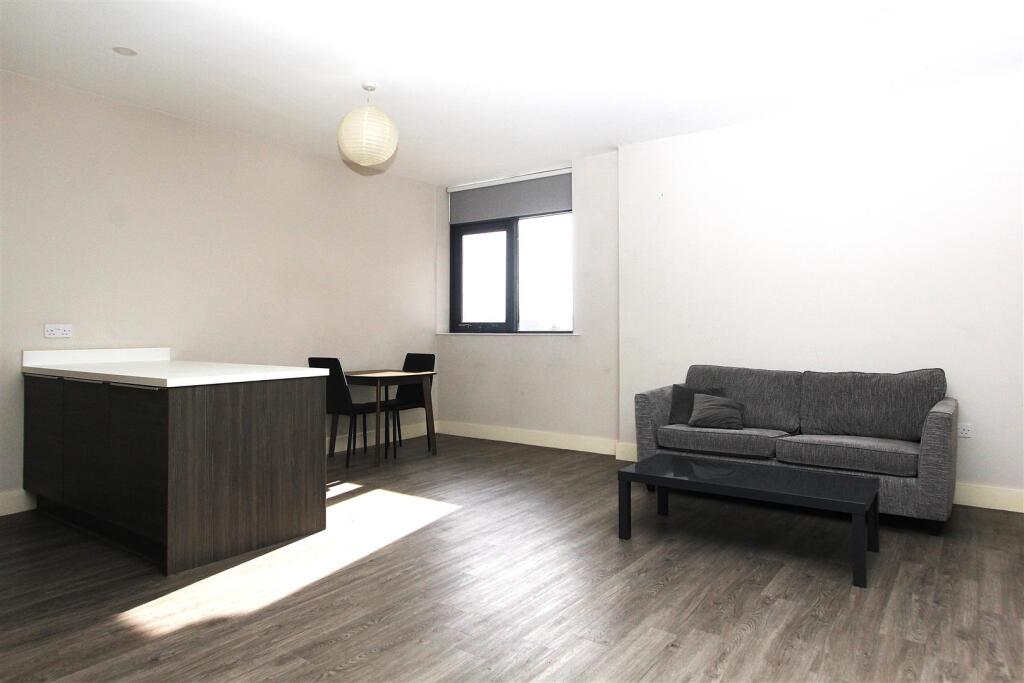 1 bed 1st Floor Flat for rent in Pudsey. From Parklane - Leeds
