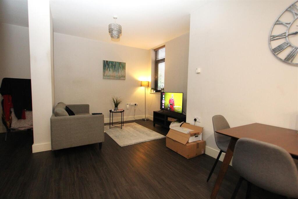 2 bed 1st Floor Flat for rent in Pudsey. From Parklane - Leeds