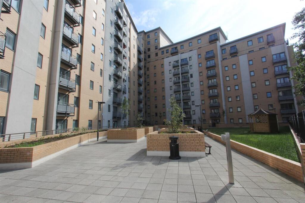 1 bed 1st Floor Flat for rent in Leeds. From Parklane - Leeds