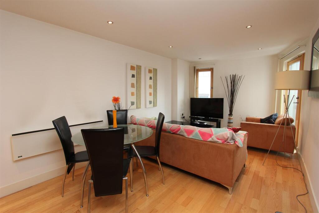 1 bed 1st Floor Flat for rent in Leeds. From Parklane - Leeds