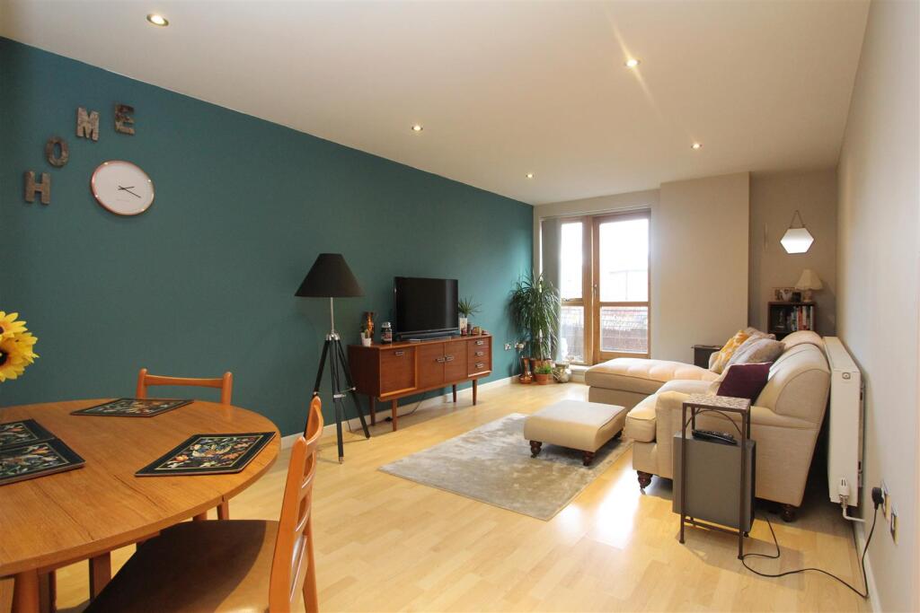2 bed 1st Floor Flat for rent in Leeds. From Parklane - Leeds