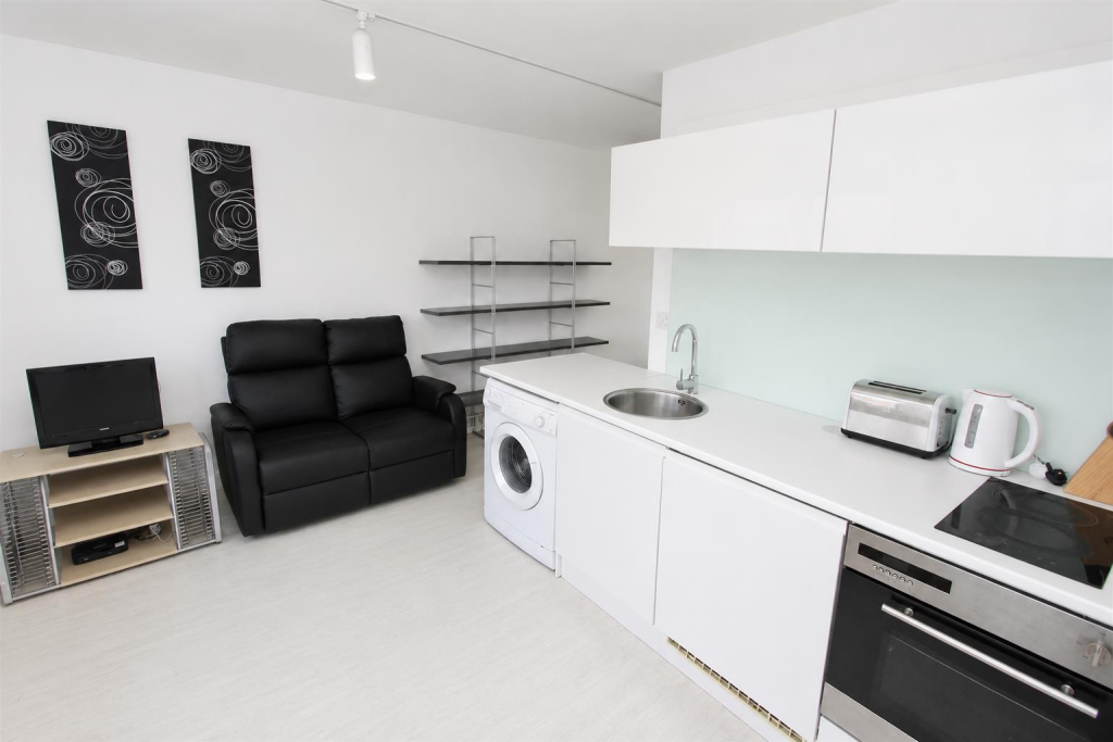 4 bed Studio for rent in Leeds. From Parklane - Leeds