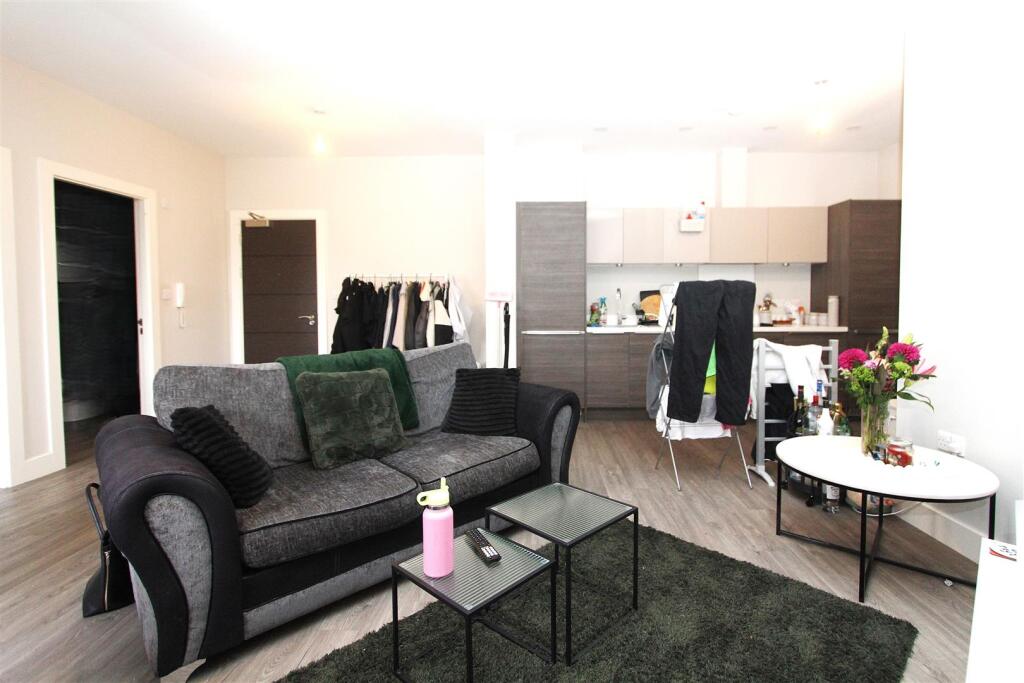1 bed 1st Floor Flat for rent in Calverley. From Parklane - Leeds