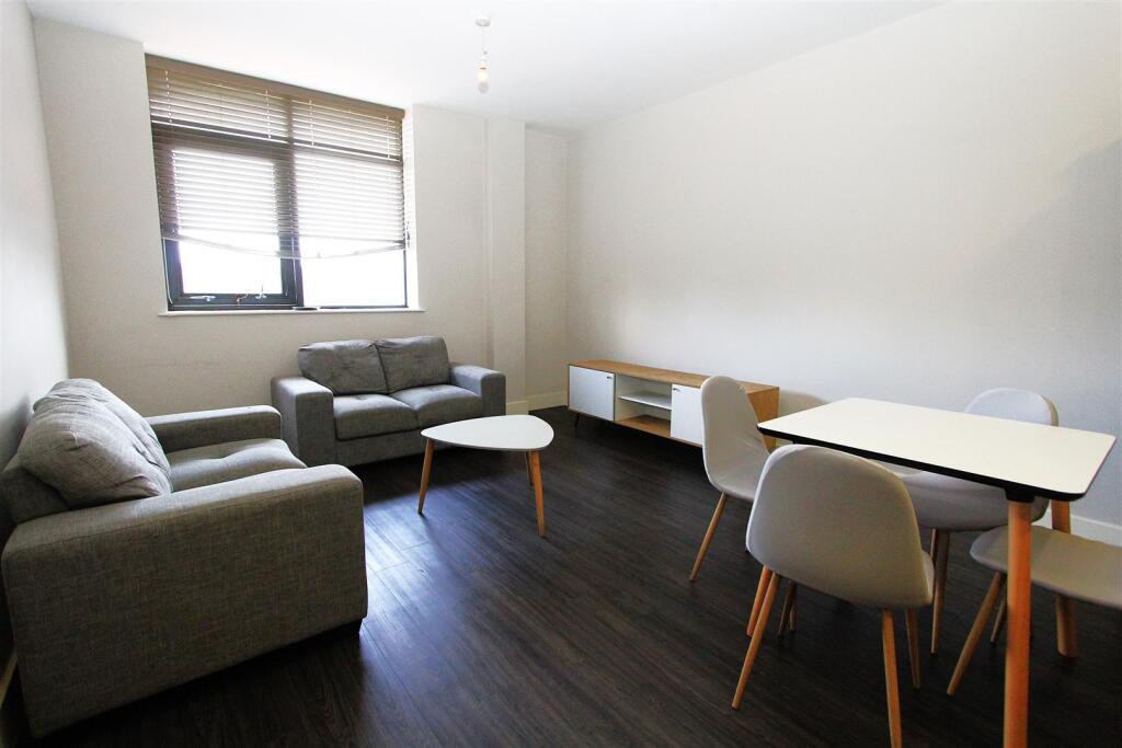 2 bed 1st Floor Flat for rent in Pudsey. From Parklane - Leeds