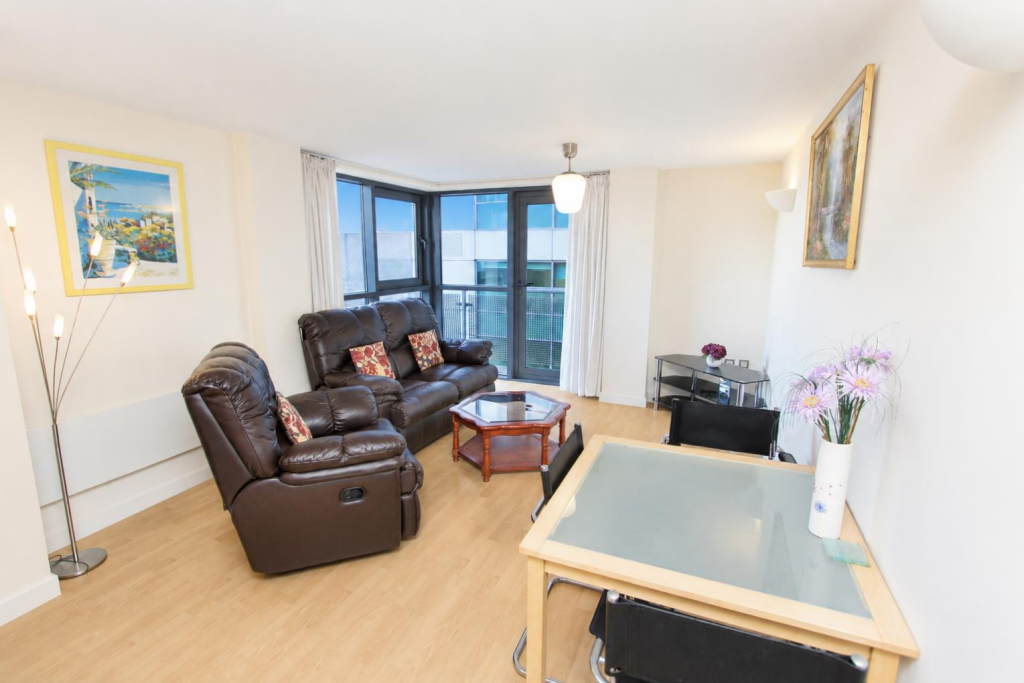 2 bed 1st Floor Flat for rent in Leeds. From Parklane - Leeds