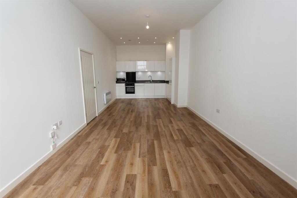 2 bed 1st Floor Flat for rent in Leeds. From Parklane - Leeds