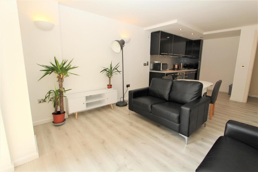 2 bed 1st Floor Flat for rent in Leeds. From Parklane - Leeds