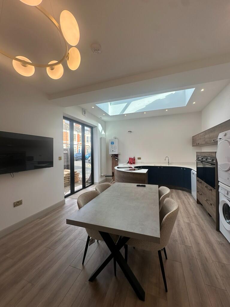 5 bed Mid Terraced House for rent in Newcastle upon Tyne. From Parklets - Newcastle