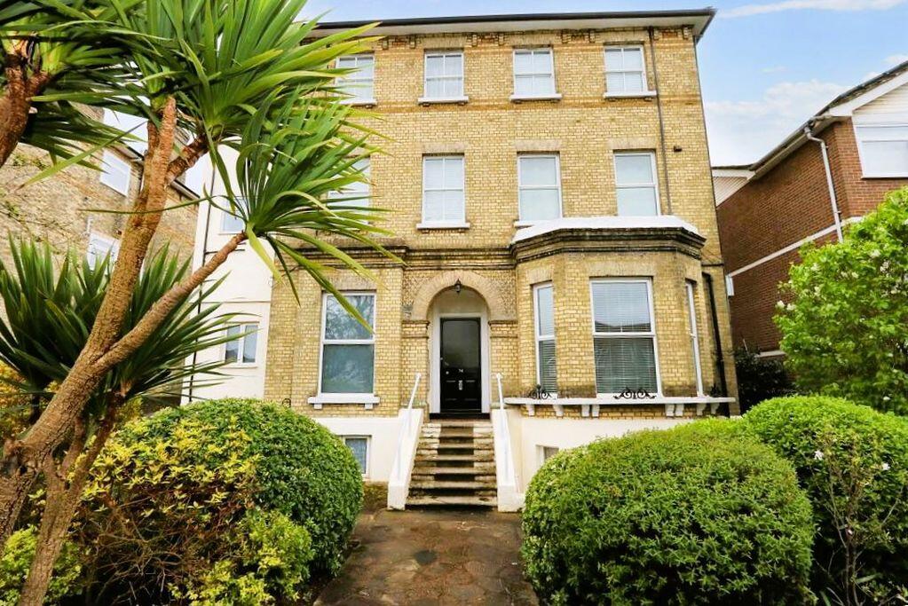 1 bed 1st Floor Flat for rent in Surbiton. From Parry & Drewett - Surrey 1 bed 1st Floor Flat for rent in Surbiton. From Parry & Drewett - Surrey