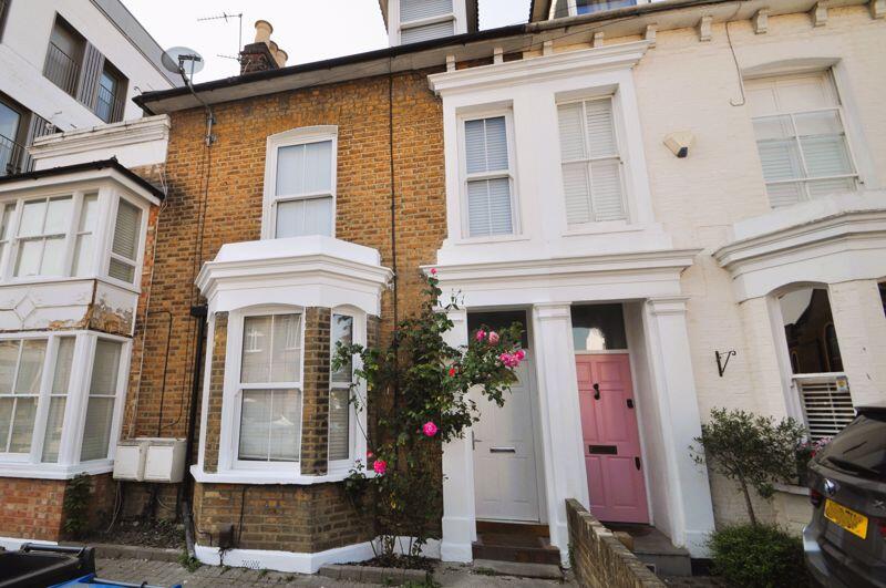 3 bed Mid Terraced House for rent in New Malden. From Parry & Drewett - Surrey 3 bed Mid Terraced House for rent in New Malden. From Parry & Drewett - Surrey