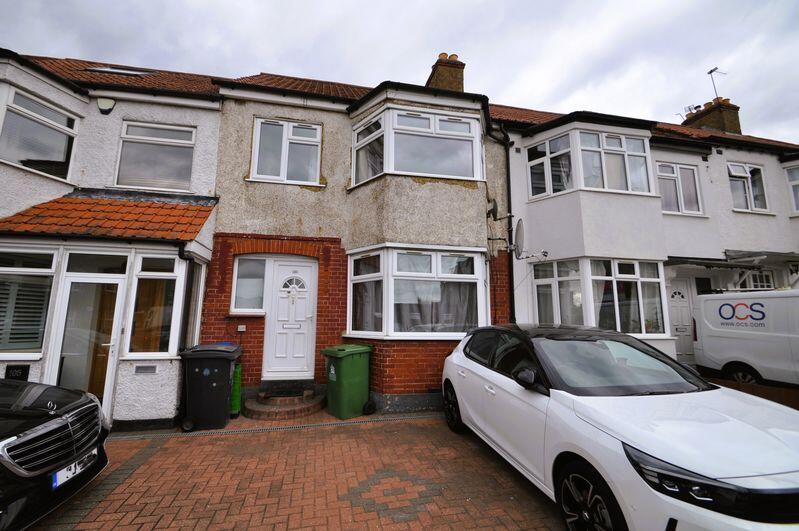3 bed Mid Terraced House for rent in New Malden. From Parry & Drewett - Surrey