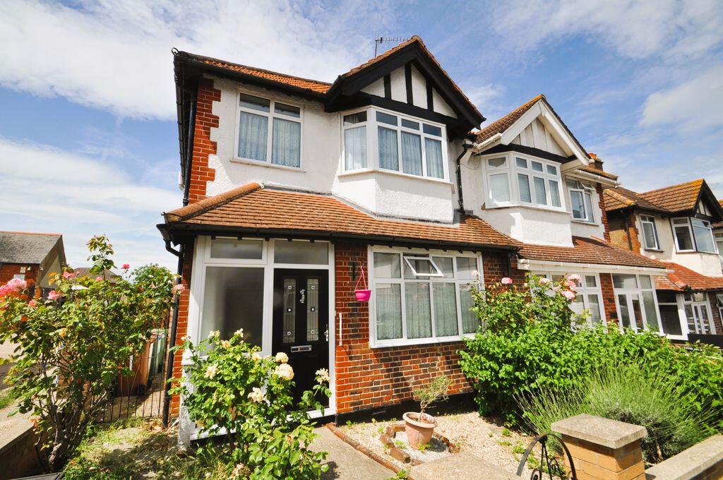 1 bed House Share for rent in Worcester Park. From Parry & Drewett - Surrey 1 bed House Share for rent in Worcester Park. From Parry & Drewett - Surrey