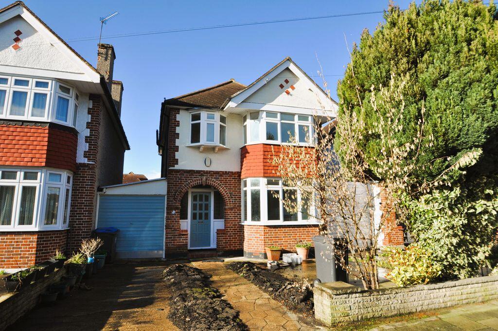 3 bed Link detached for rent in New Malden. From Parry & Drewett - Surrey
