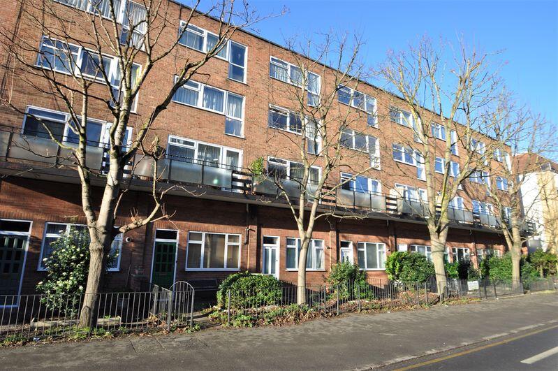 4 bed Studio for rent in New Malden. From Parry & Drewett - Surrey 4 bed Studio for rent in New Malden. From Parry & Drewett - Surrey