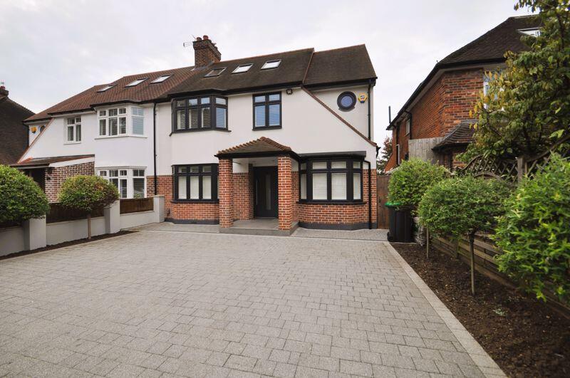 5 bed Semi Detached for rent in New Malden. From Parry & Drewett - Surrey 5 bed Semi Detached for rent in New Malden. From Parry & Drewett - Surrey