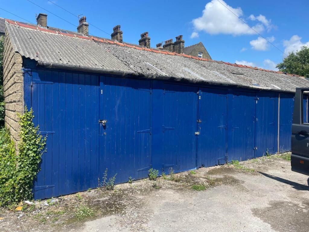 4 bed Car Parking for rent in Bradford. From Patchett Homes - Bradford