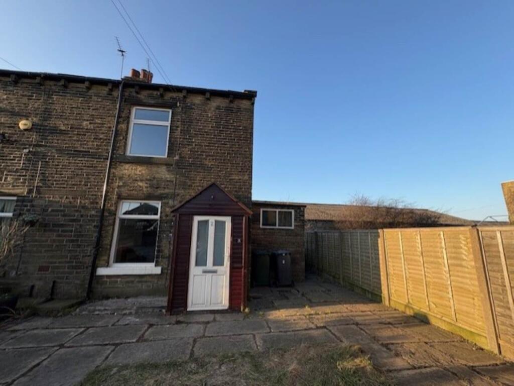 1 bed Semi Detached for rent in Queensbury. From Patchett Homes - Bradford