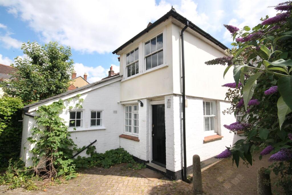 1 bed 1st Floor Flat for rent in Dorking. From Patrick Gardner - Dorking 1 bed 1st Floor Flat for rent in Dorking. From Patrick Gardner - Dorking