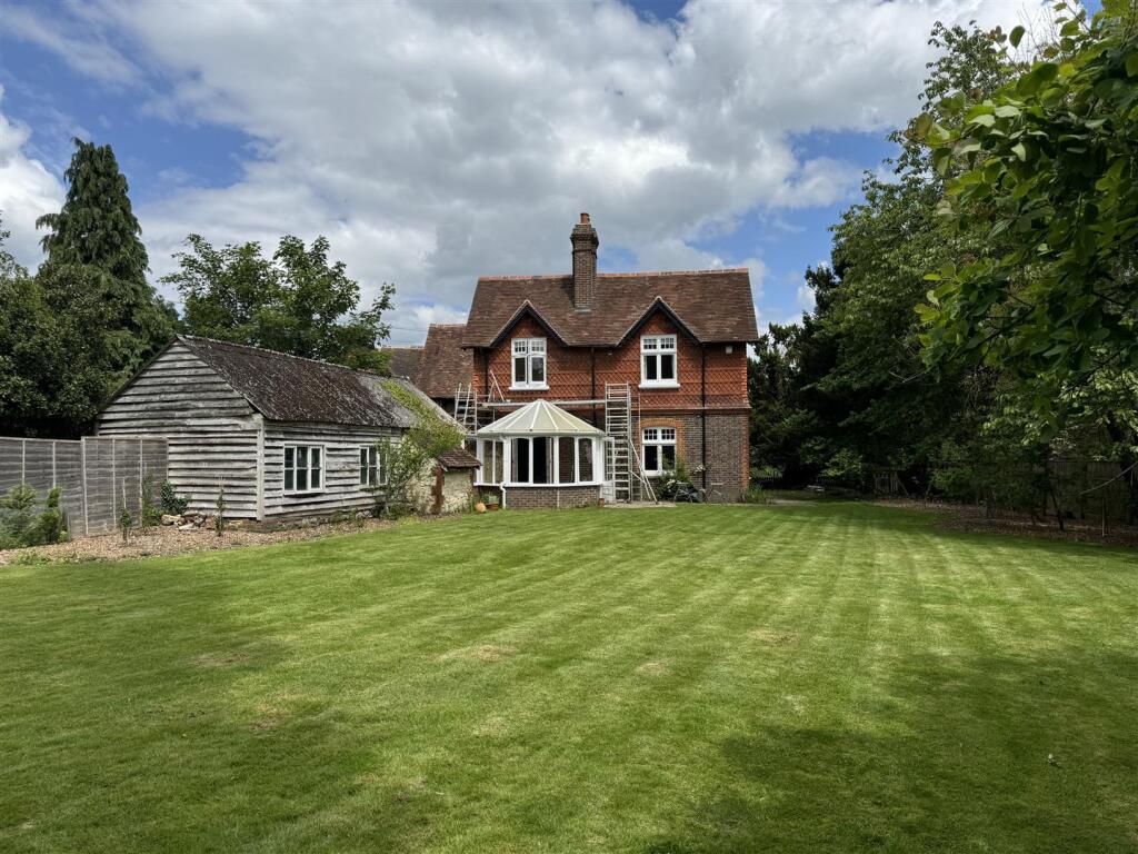 6 bed Semi Detached for rent in Buckland. From Patrick Gardner - Dorking