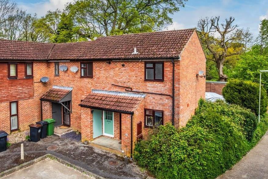 1 bed Detached for rent in Beare Green. From Patrick Gardner - Dorking