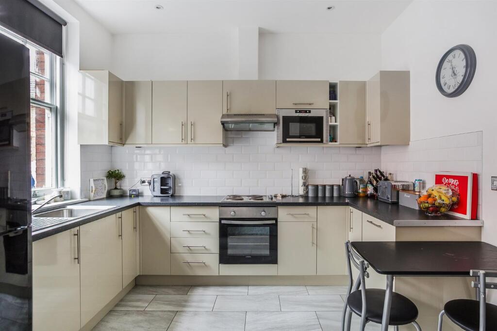 2 bed Apartment for rent in Dorking. From Patrick Gardner - Dorking