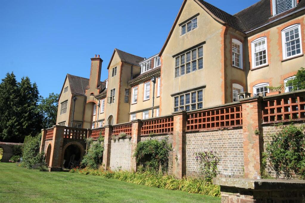 2 bed Apartment for rent in Dorking. From Patrick Gardner - Dorking