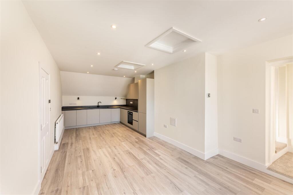 2 bed Apartment for rent in Dorking. From Patrick Gardner - Dorking