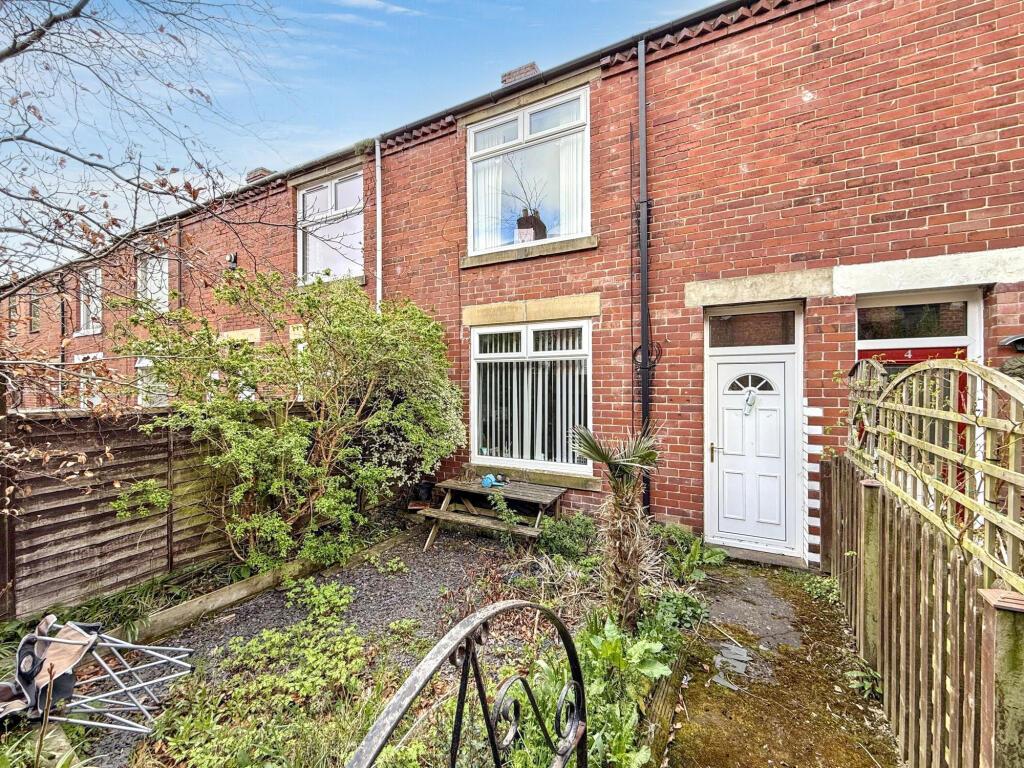 2 bed Mid Terraced House for rent in Chopwell. From Pattinson Estate Agents - Consett
