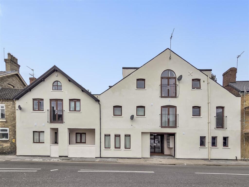 2 bed 1st Floor Flat for rent in Market Rasen. From Perkins George Mawer & Co. - Commercial