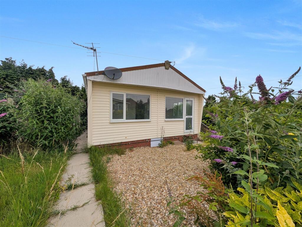 2 bed Mobile home for rent in Binbrook. From Perkins George Mawer & Co. - Commercial